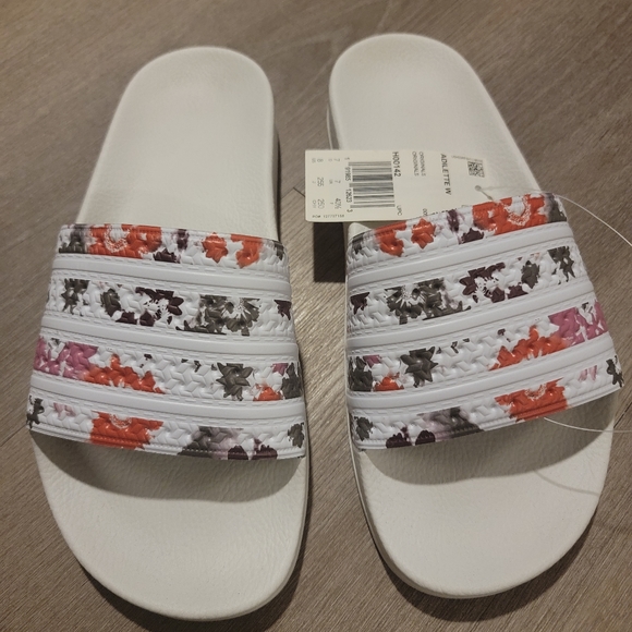 Adidas Adilette Sliders - Picture 3 of 6